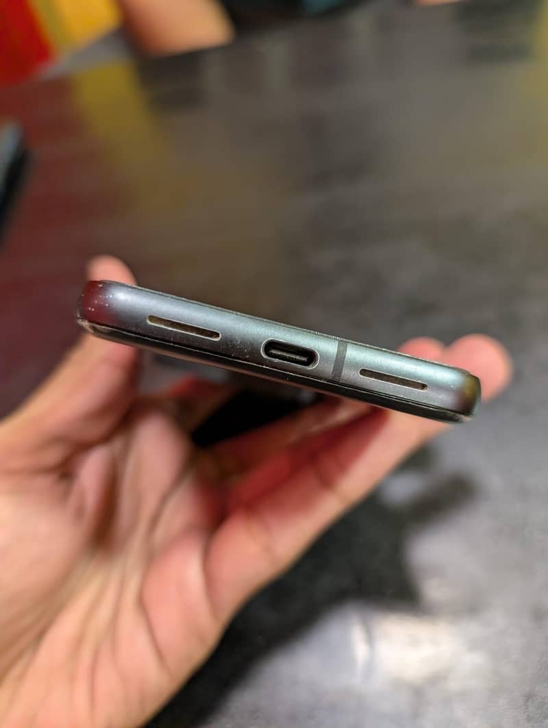 Google Pixel 8 4