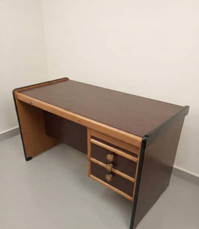 office table available good condition