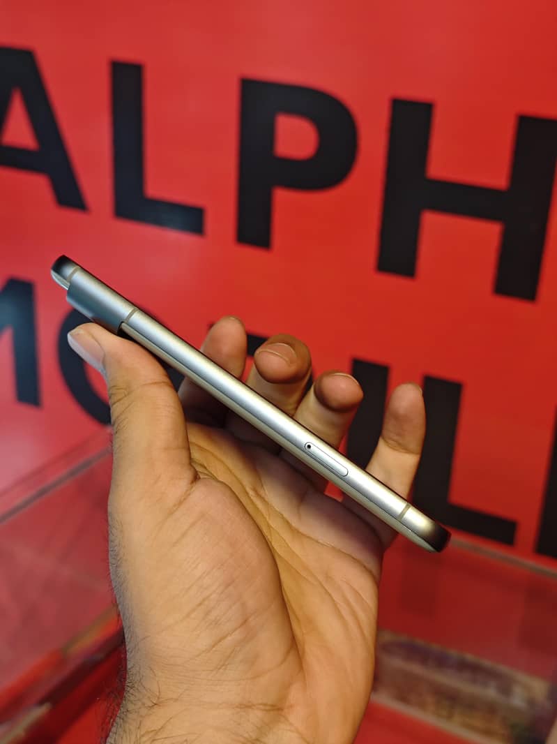 Google Pixel 8 4