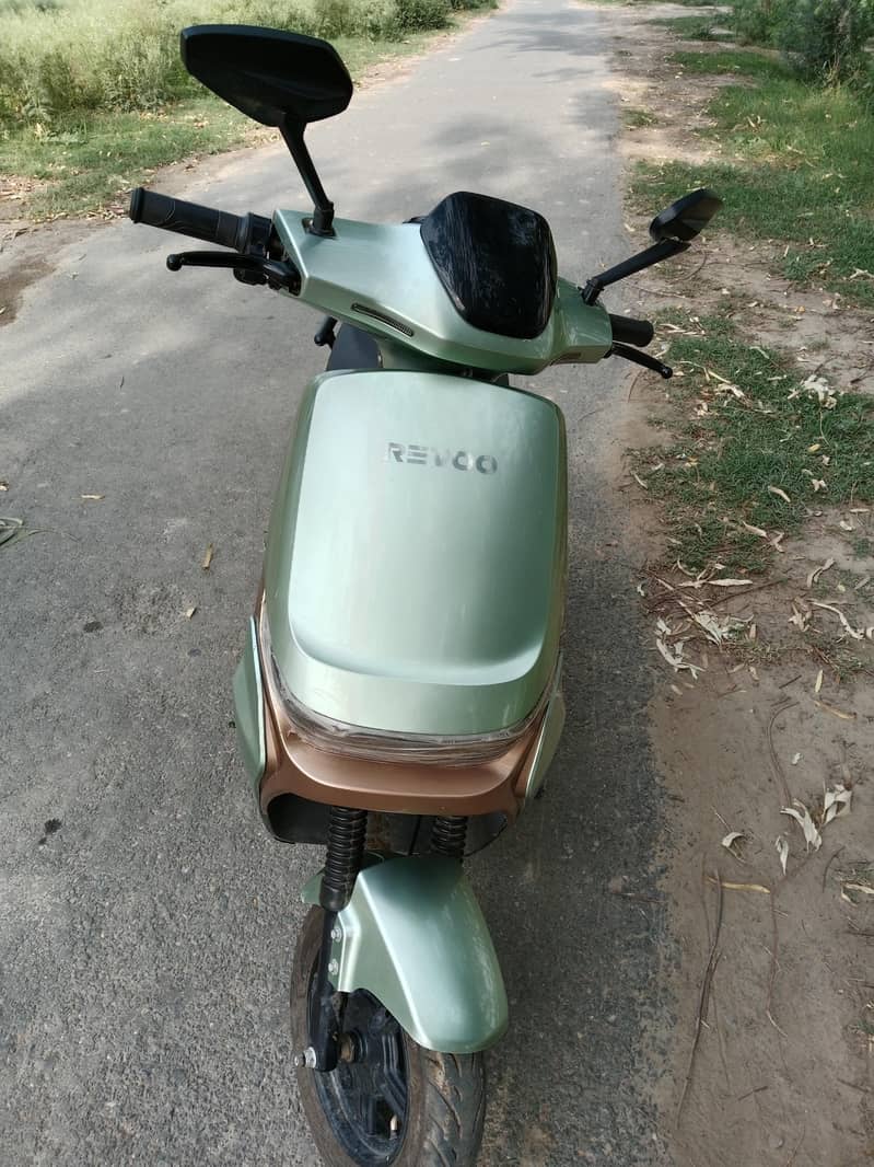 Scooty Revoo 0