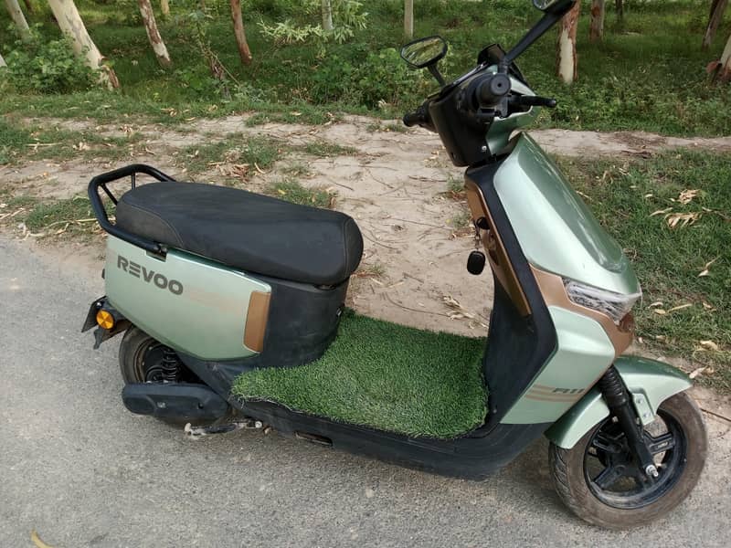 Scooty Revoo 2