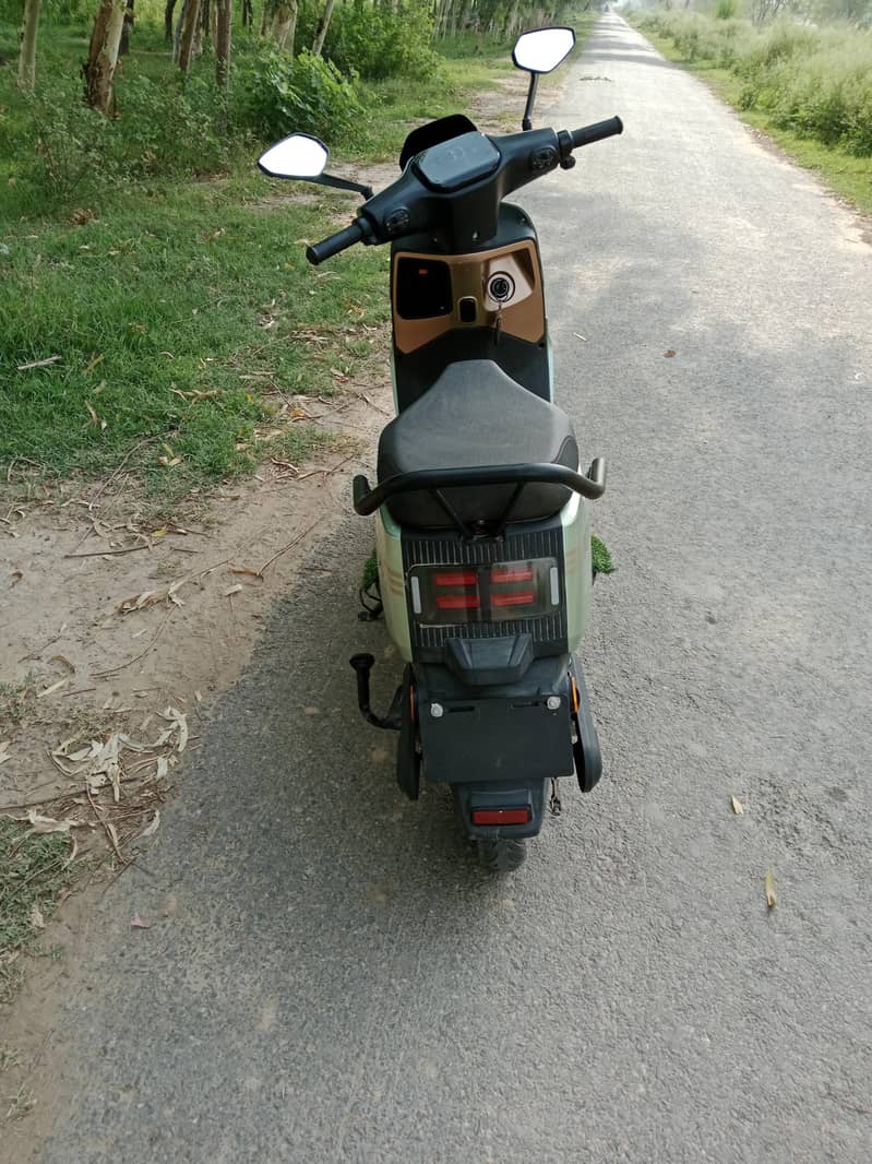 Scooty Revoo 3