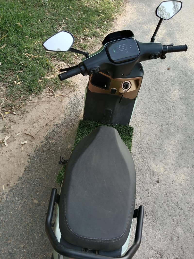 Scooty Revoo 8