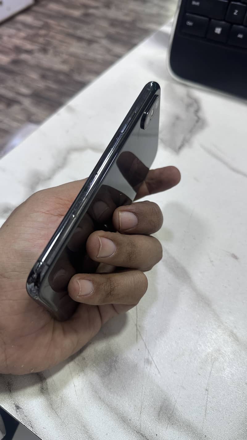 Apple iPhone X 3