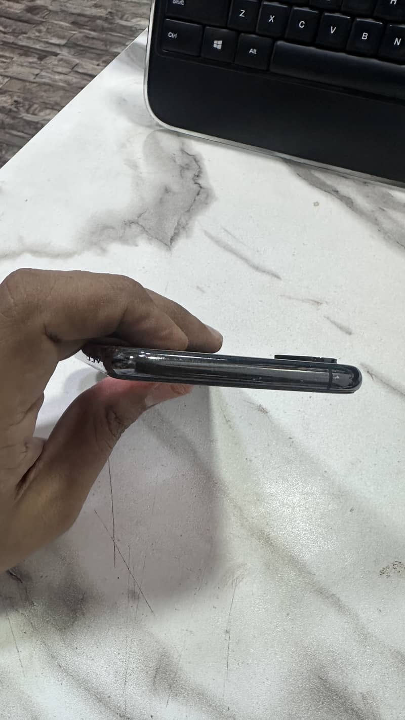 Apple iPhone X 4