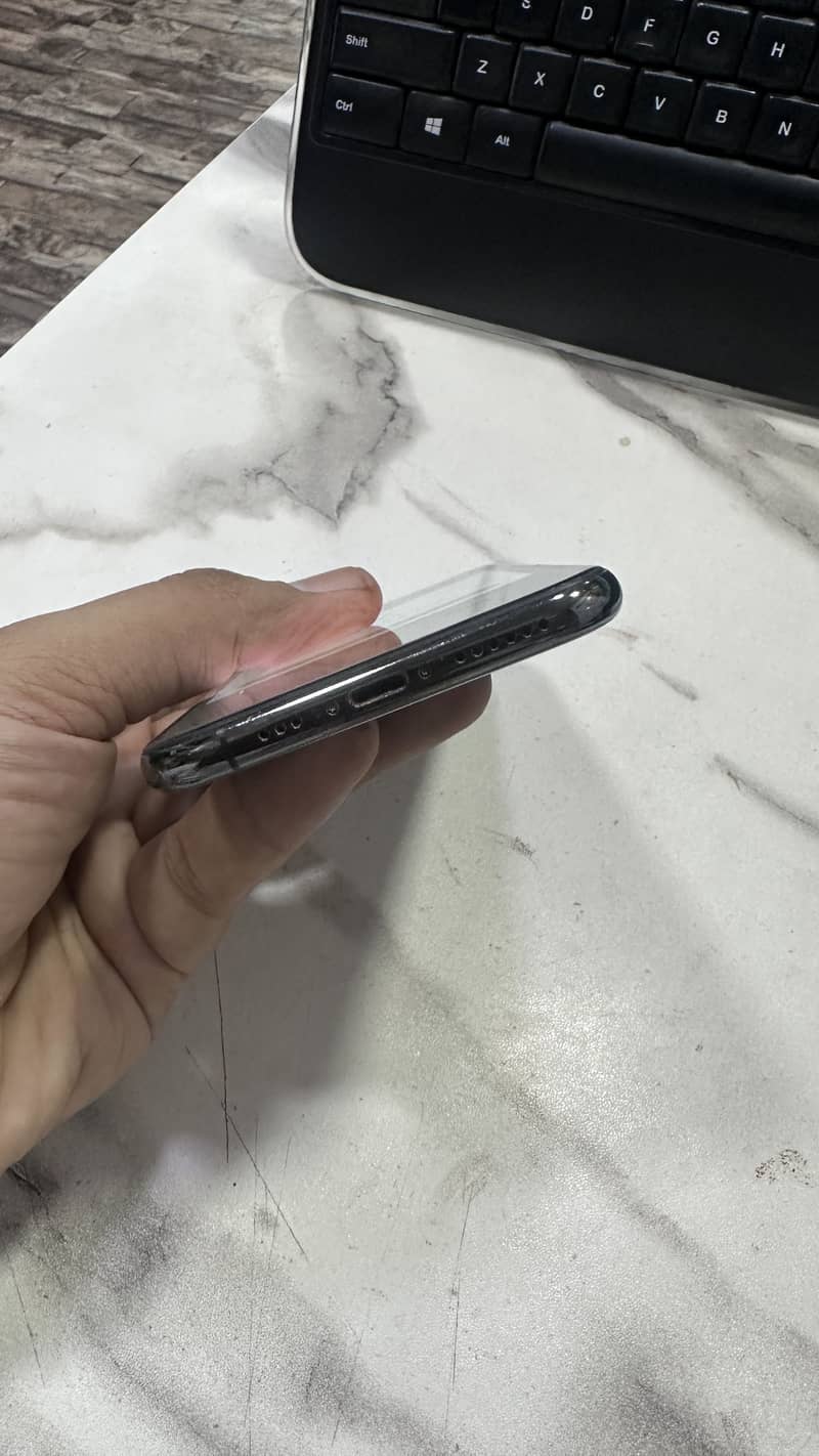 Apple iPhone X 5