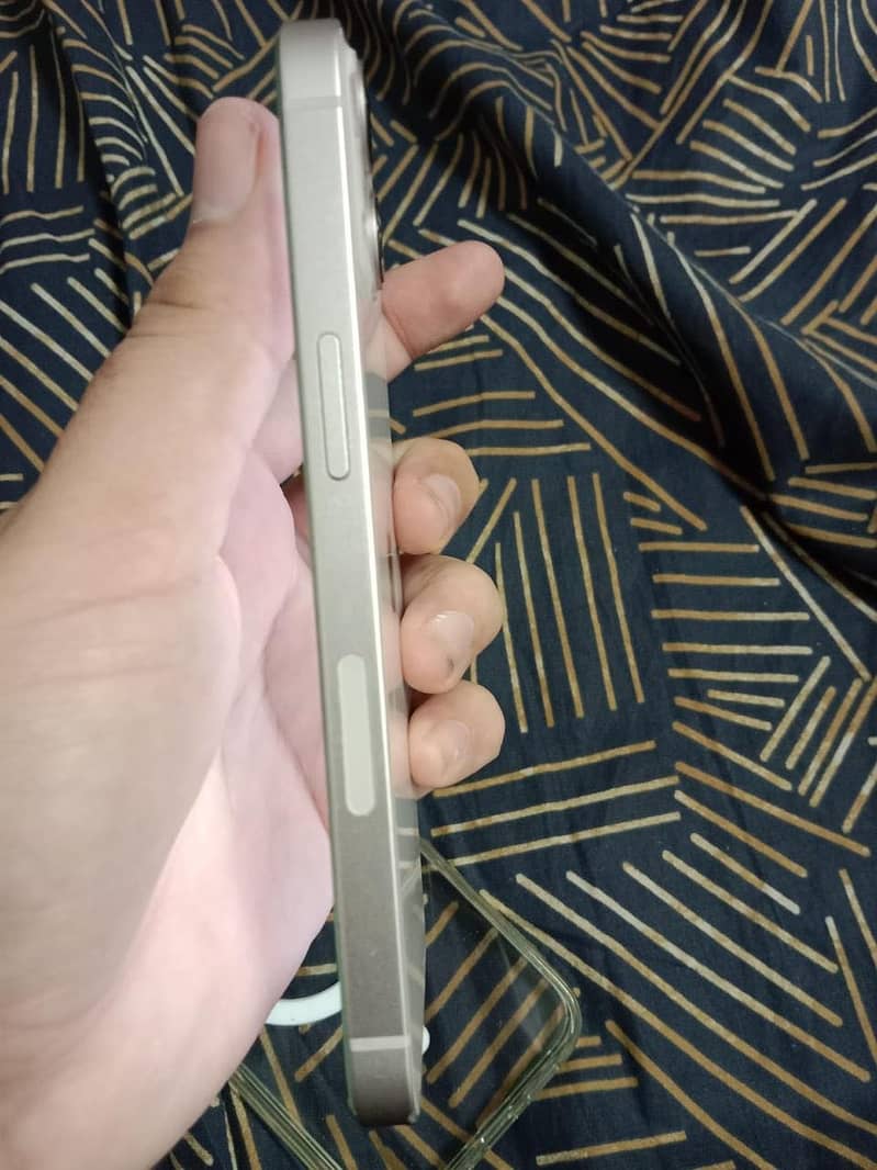 Apple iPhone 13 2