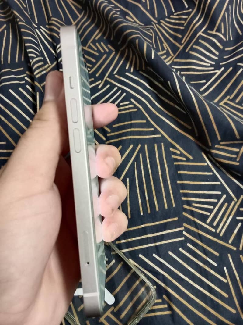 Apple iPhone 13 3