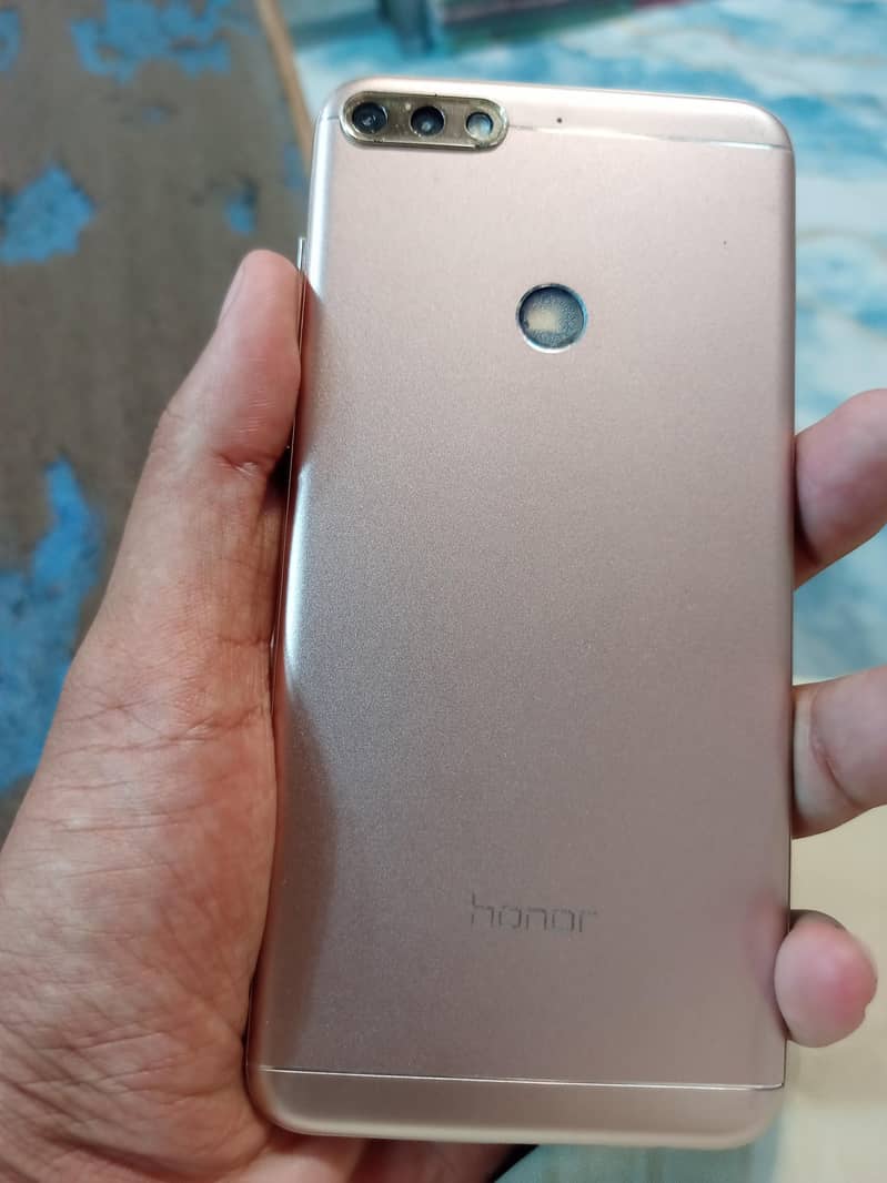 Honor 7C 1