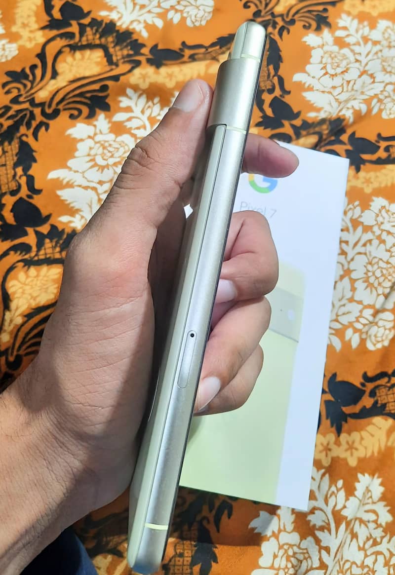 Google Pixel 7 4