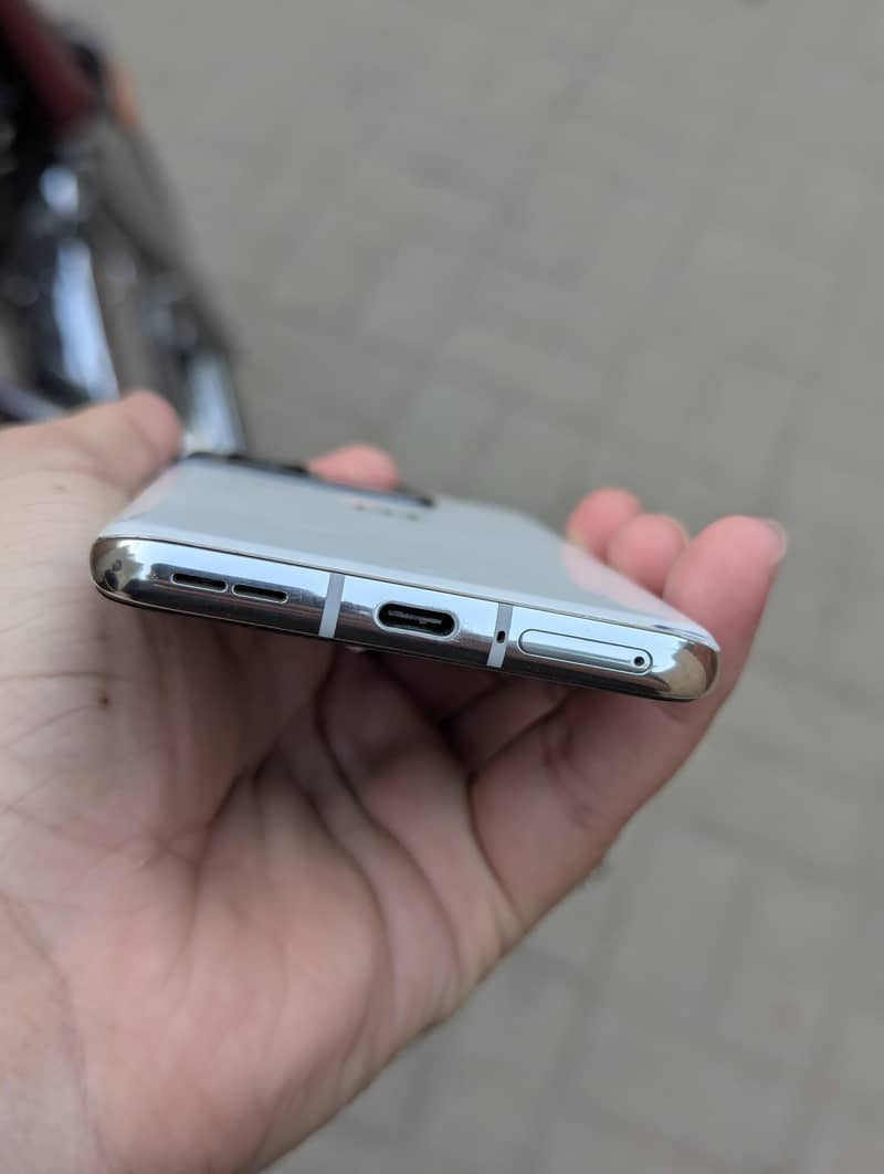 One Plus 10 Pro 4