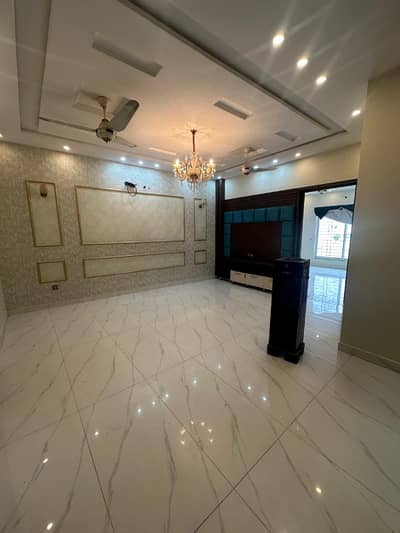 Like Brand New 10 Marla Park Facing Upper Portion For Rent In Hussain Block