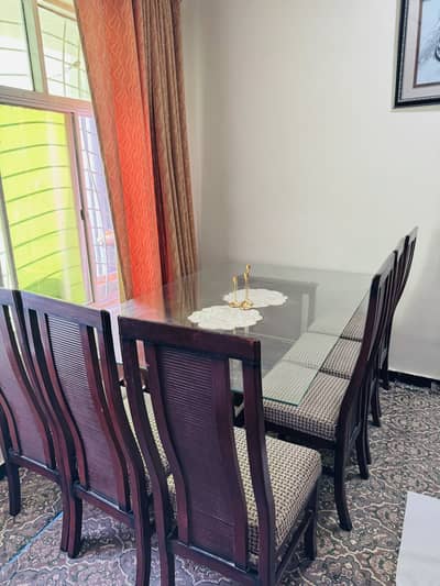 DINING TABLE & CHAIRS