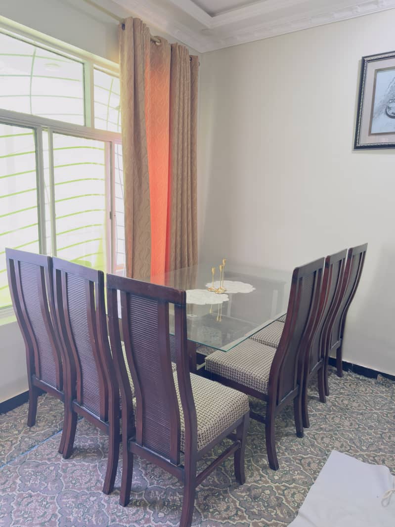 DINING TABLE & CHAIRS 3