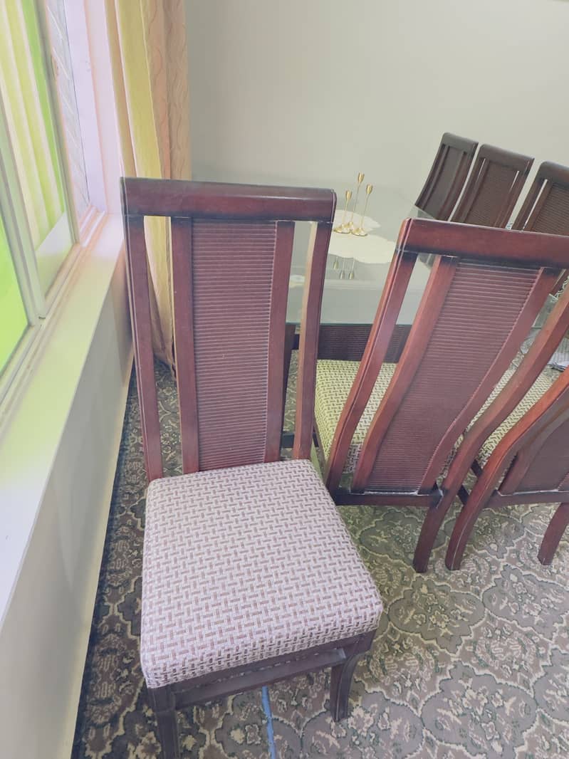 DINING TABLE & CHAIRS 4