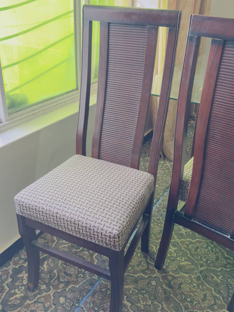 DINING TABLE & CHAIRS 5