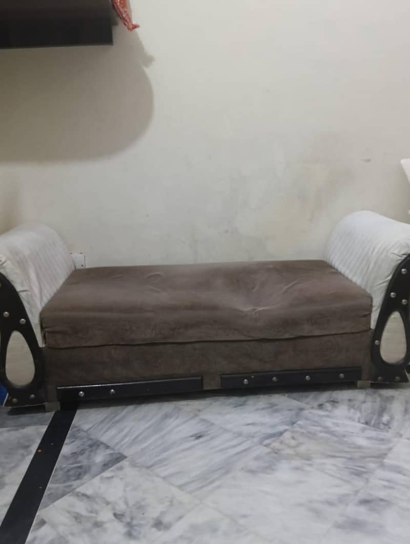 Sethi Sofa 0