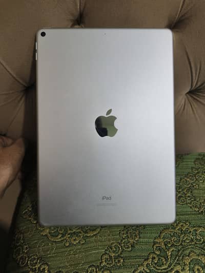 iPad Air 3 with Pencil and Charger