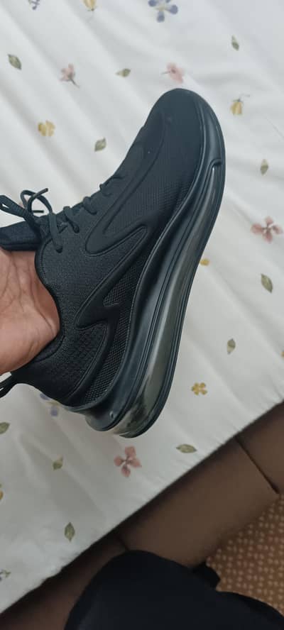 Nike Air Max 720 (size 10)
