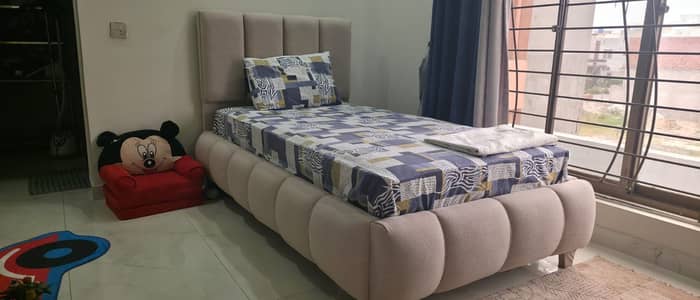 Single bed with matress