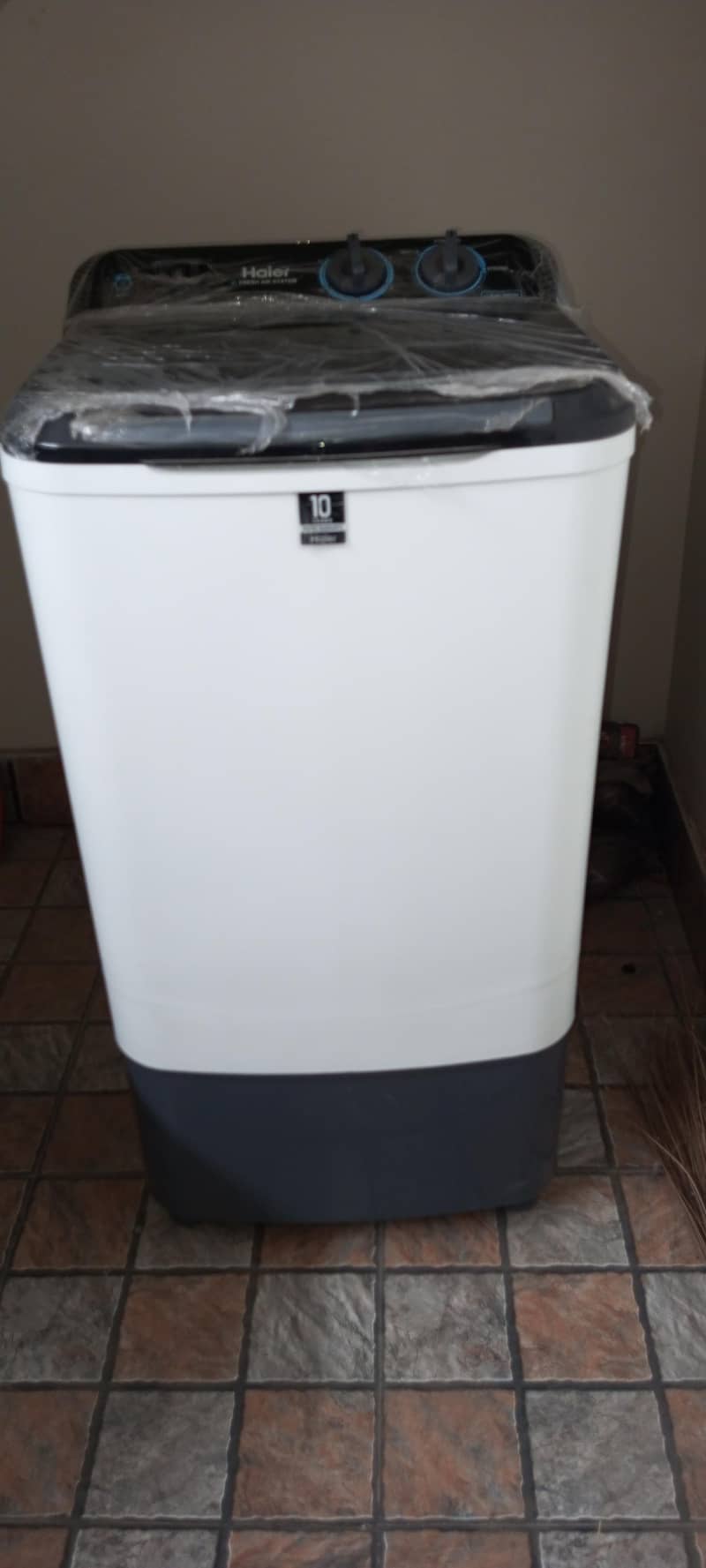 HAIER WADHING MACHINE 1