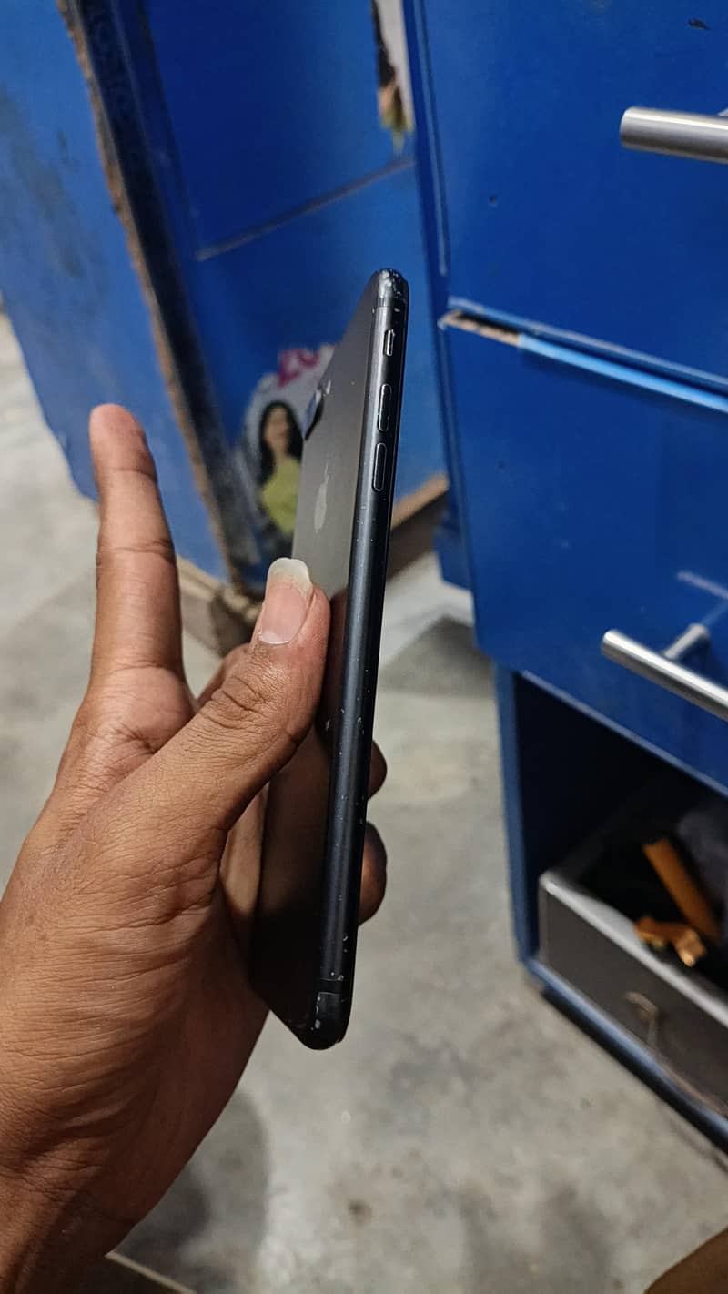 Apple iPhone 7 Plus 5