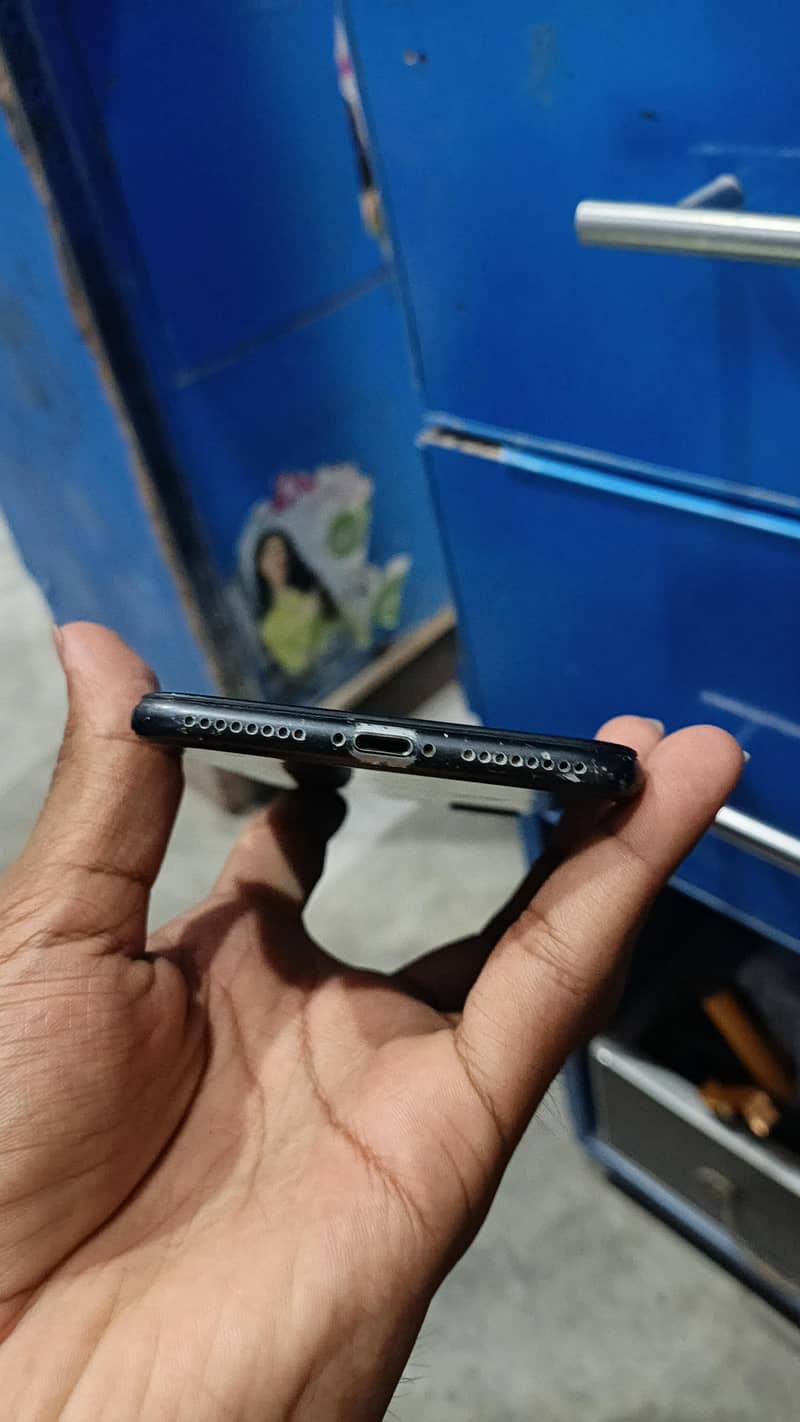 Apple iPhone 7 Plus 6