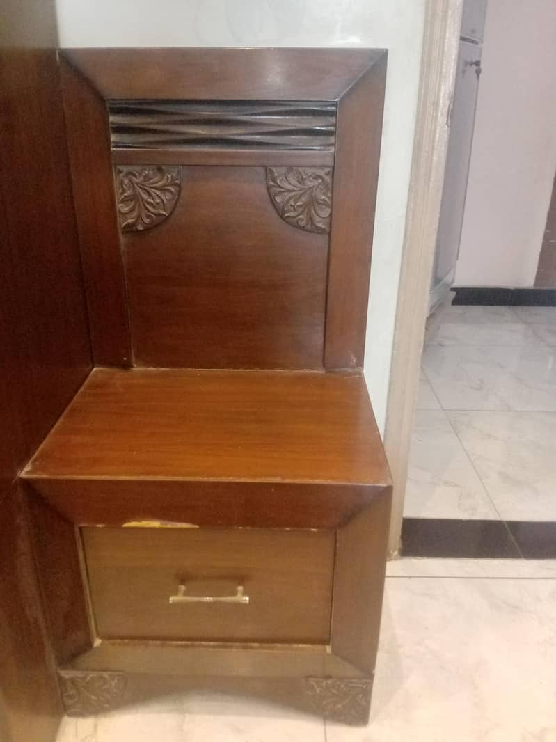 Dressing Table /  Iron Stand / Stools 1