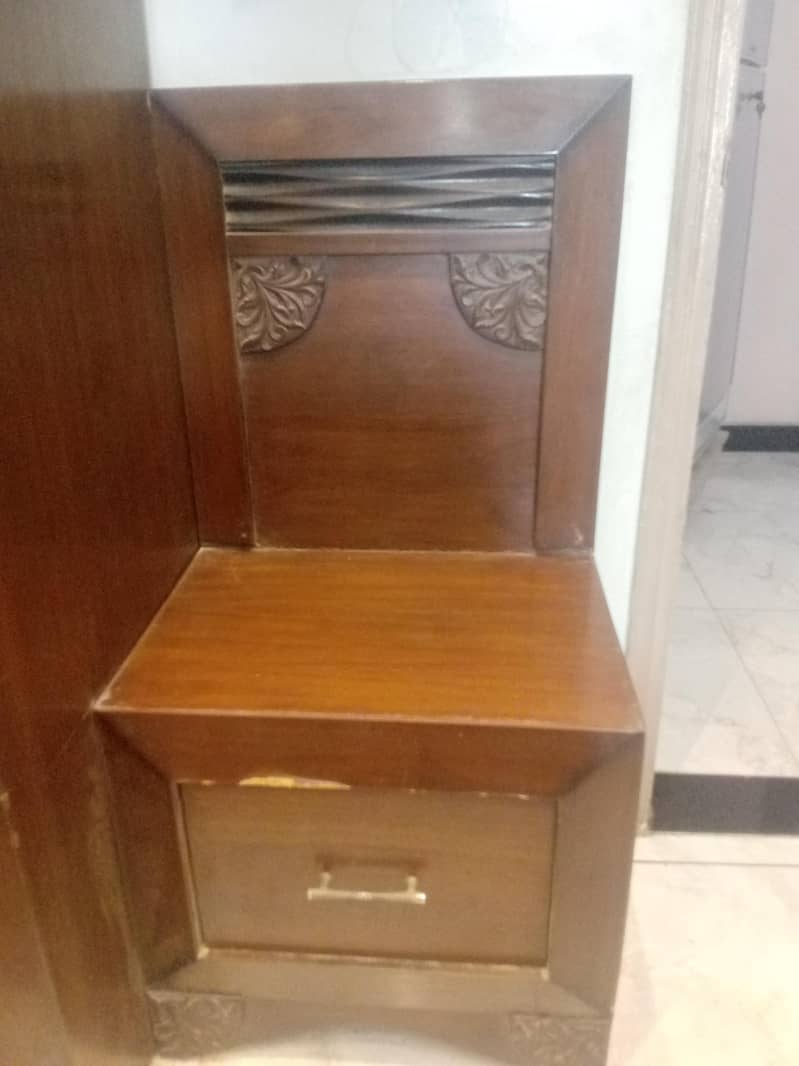 Dressing Table /  Iron Stand / Stools 2