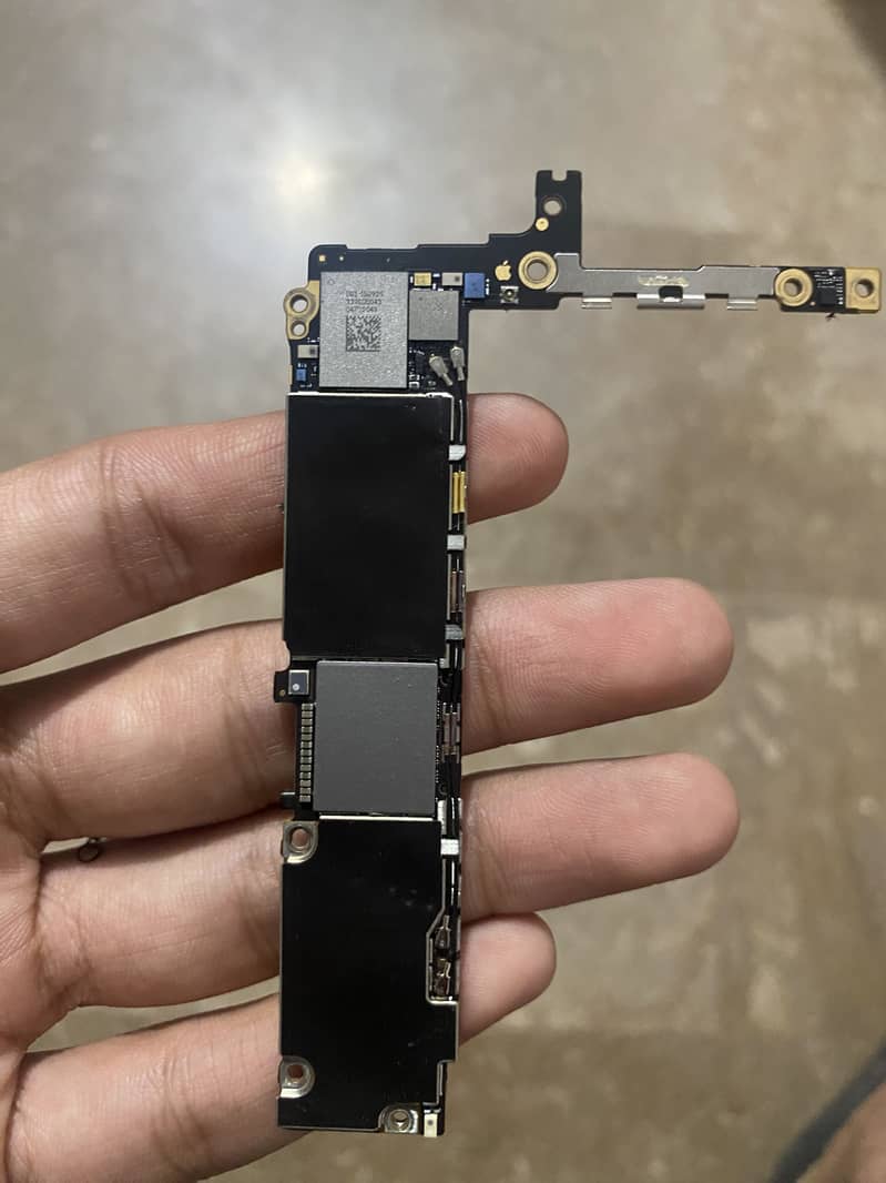 Apple iPhone 6S Plus 2