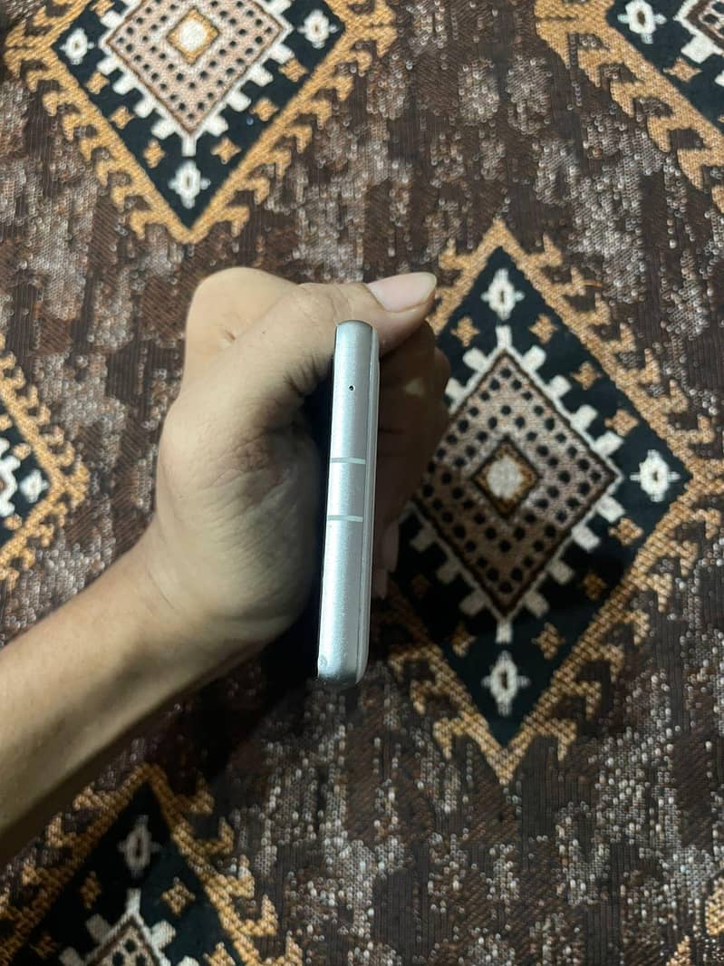 Google Pixel 7a 5