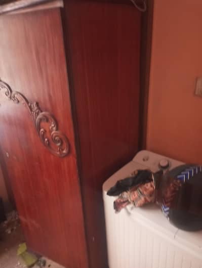 almari 2 door ki h condition saaf h
