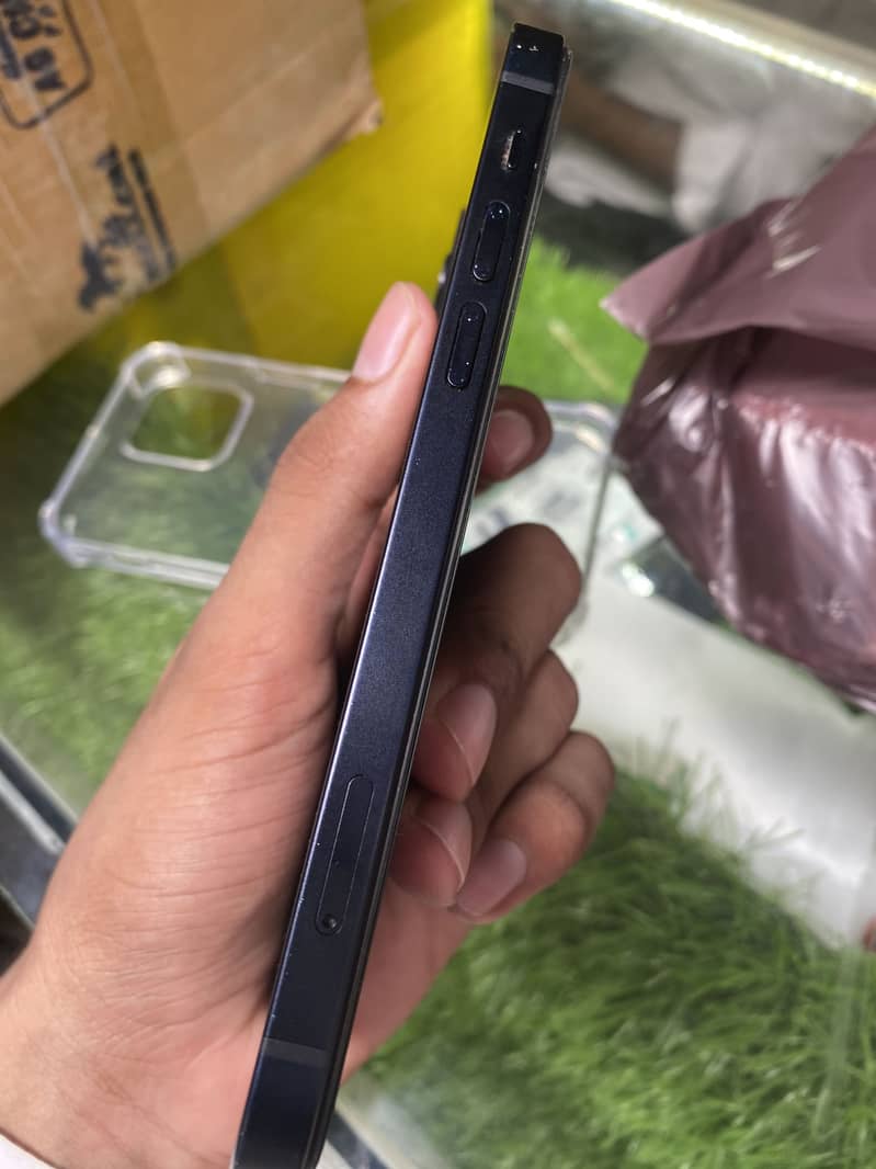 Apple iPhone 12 3
