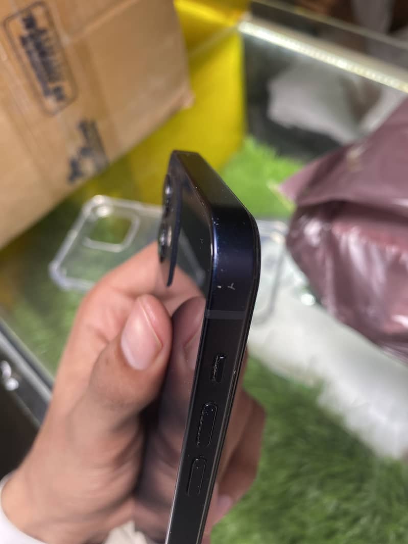 Apple iPhone 12 4