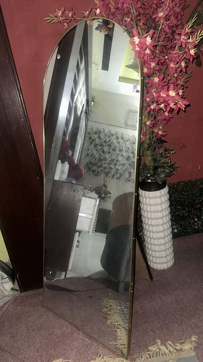 New. \nCondition mirror stand