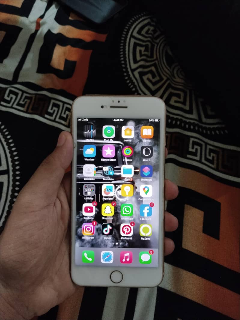 Apple iPhone 8 Plus 1