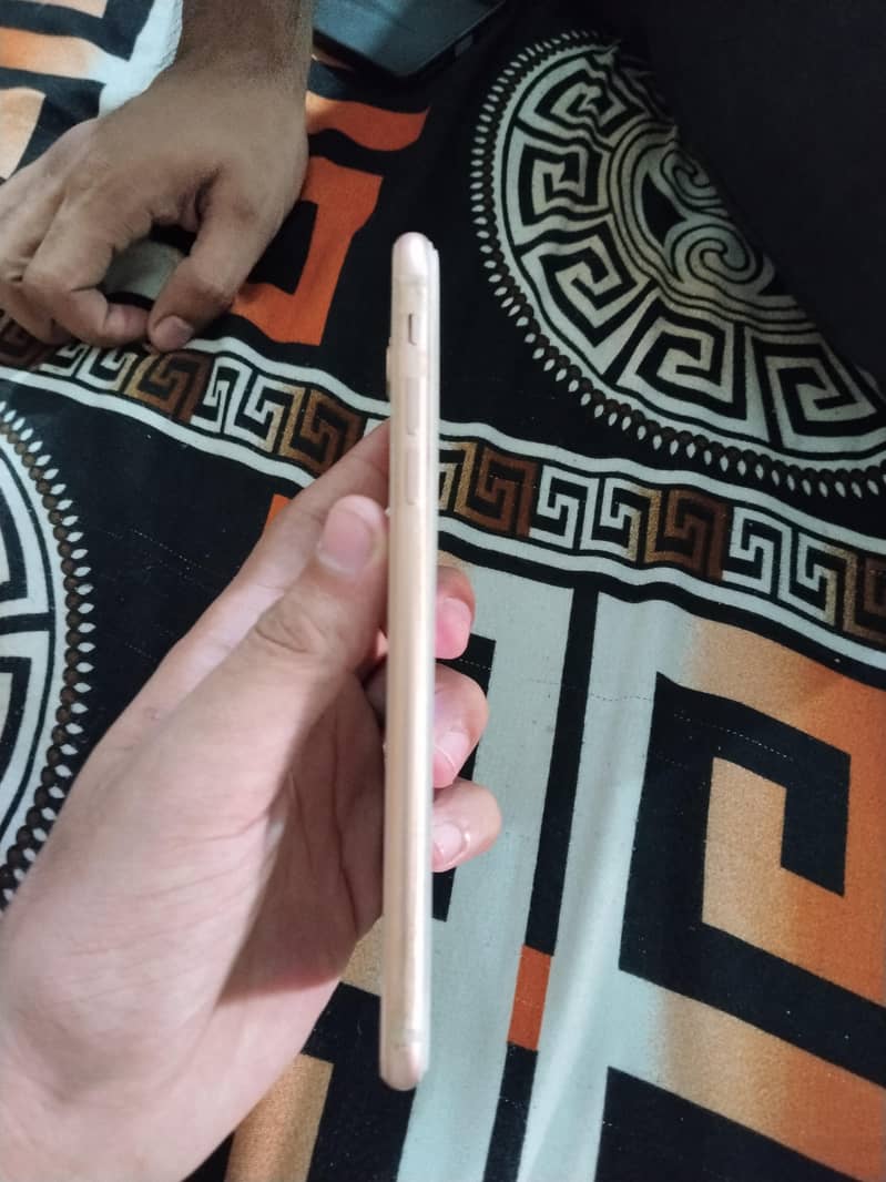 Apple iPhone 8 Plus 2