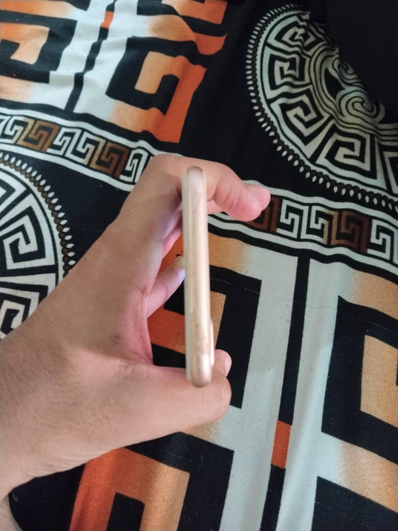 Apple iPhone 8 Plus 4