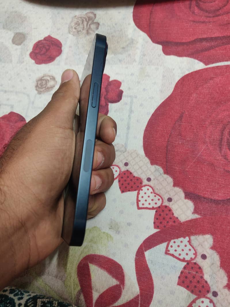 Apple iPhone 13 5