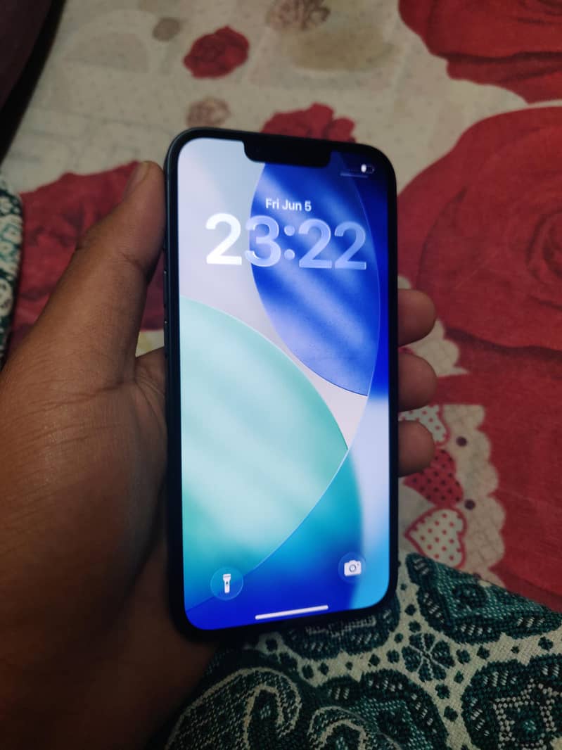 Apple iPhone 13 6