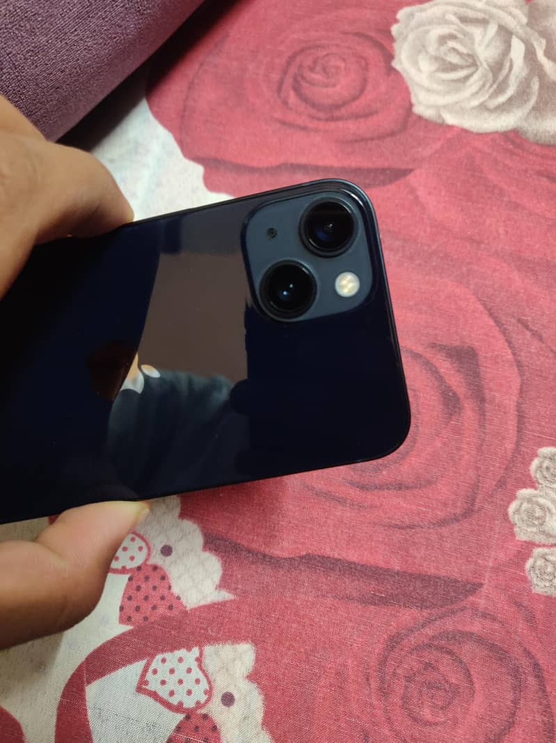 Apple iPhone 13 8