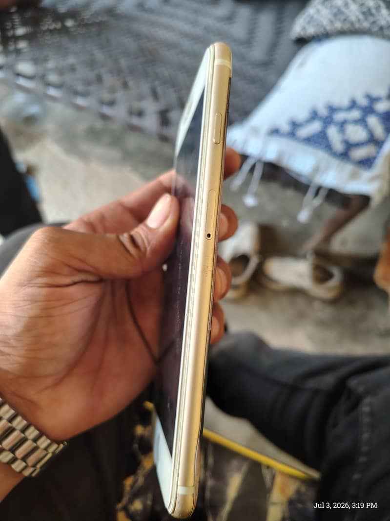 Apple iPhone 7 Plus 0