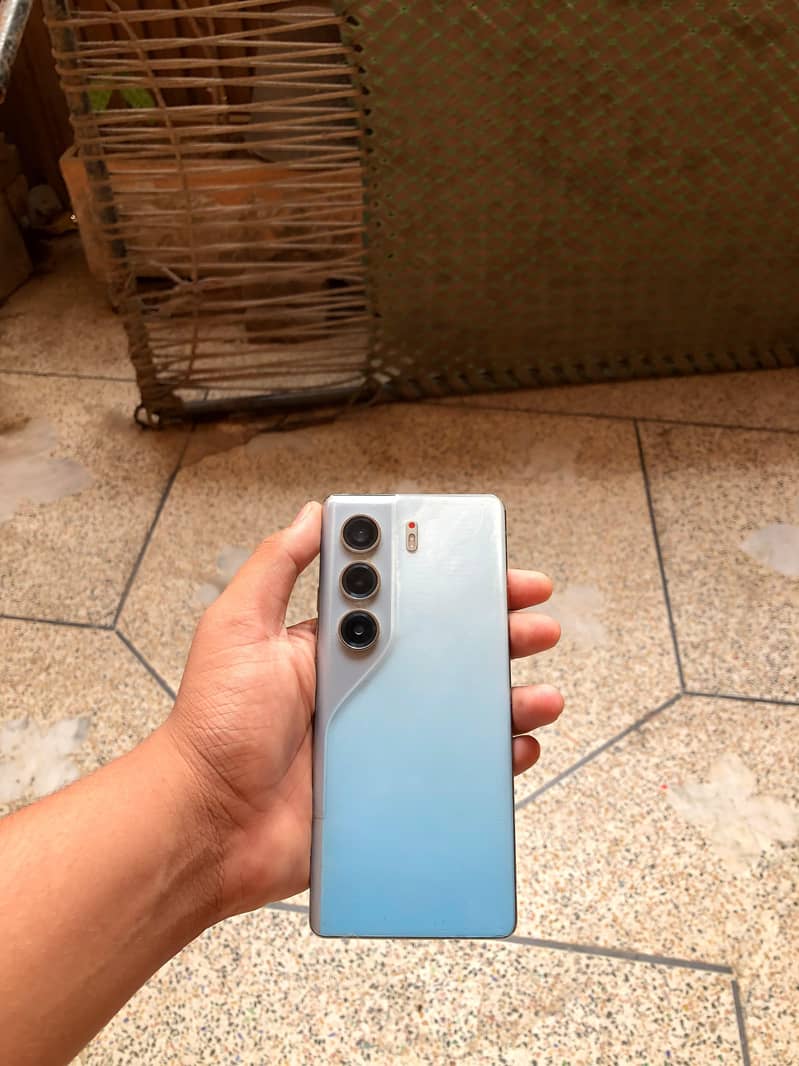 Tecno CAMON 40 Pro 1