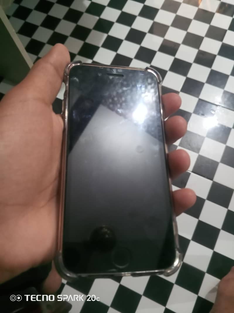 Apple iPhone 8 1
