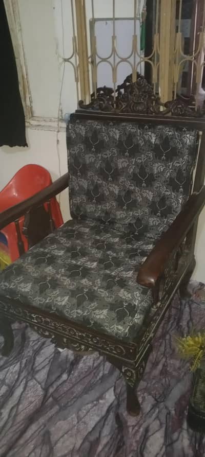 Good Condition Sofa Set ,Pure Wood