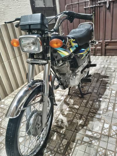 Honda CG 125 2025/11 (Nov) 2026 patta ka hay