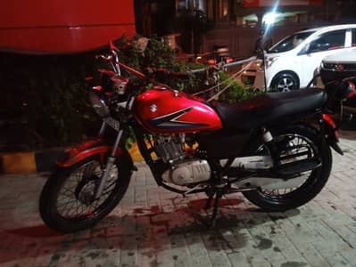 Suzuki GS 150 2015