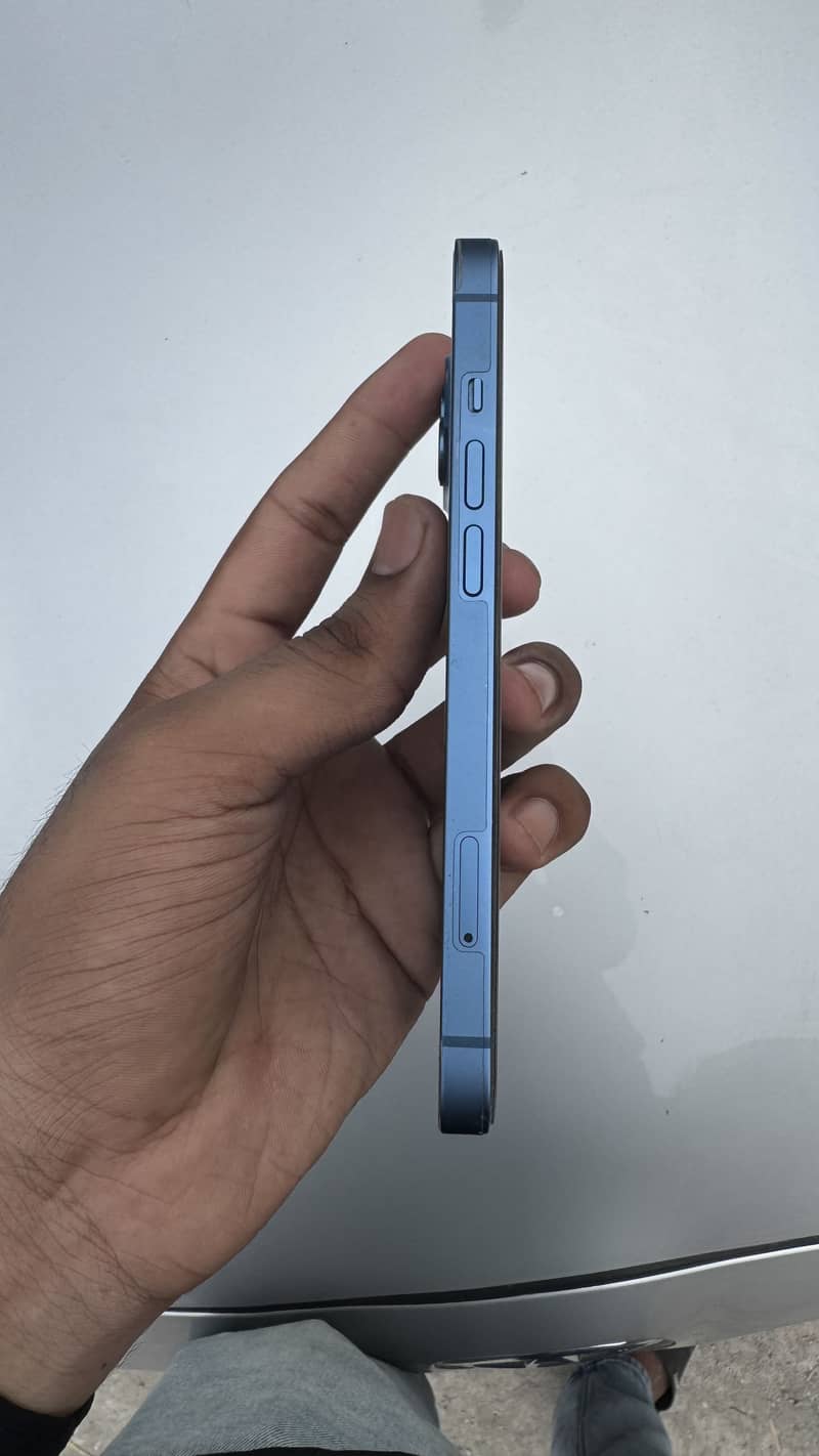 iPhone 13 3