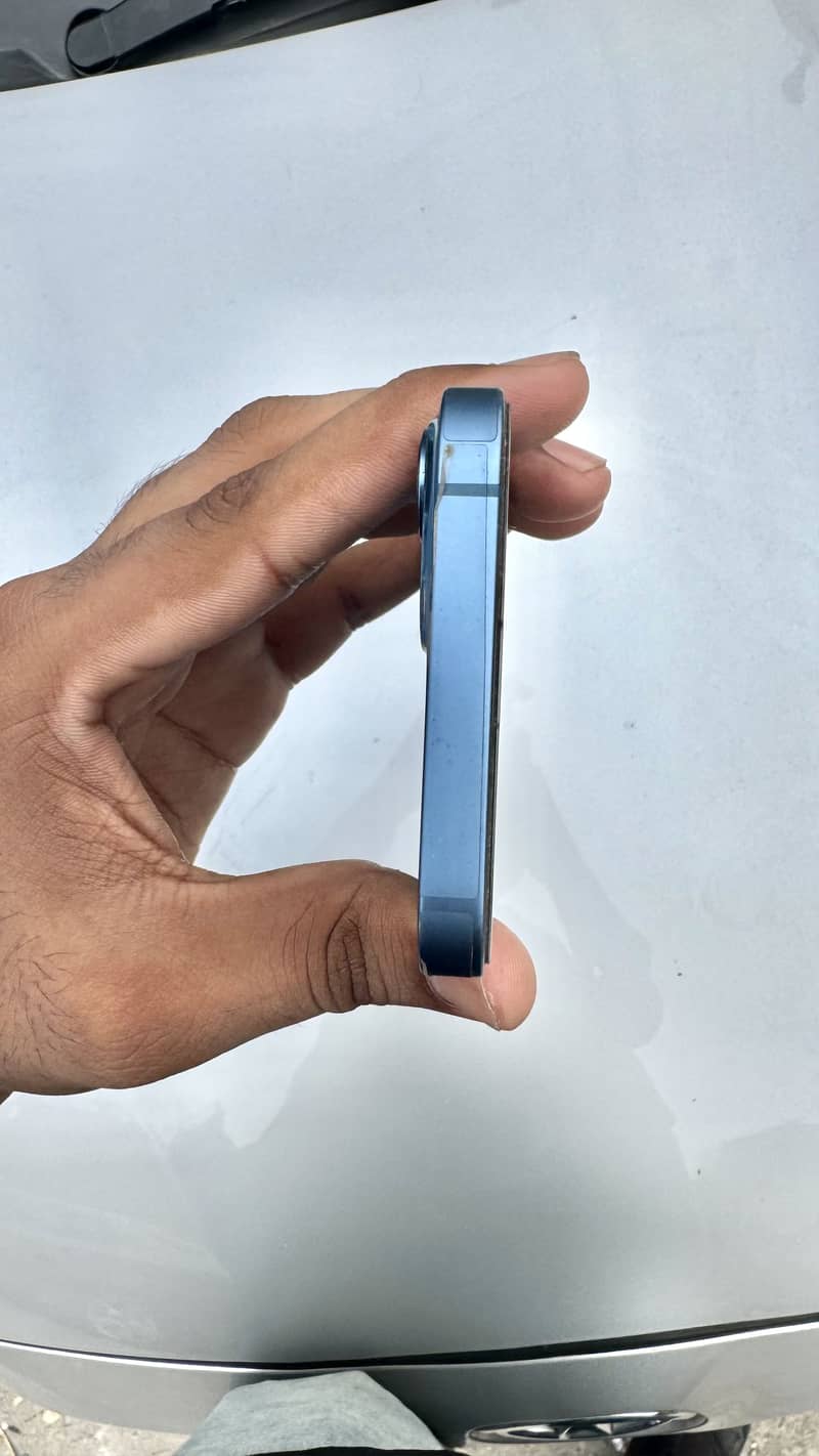 iPhone 13 4