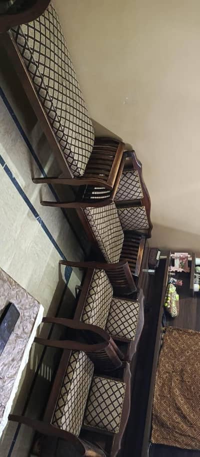 6 Seater wooden sofa set in a good condition